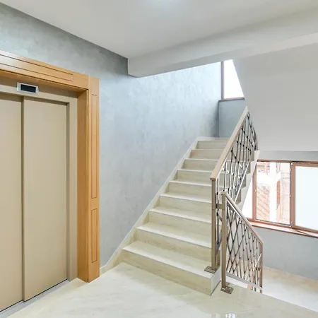 Lara - Prestige Forest